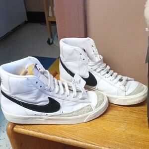 Nike White and Black High-Tops